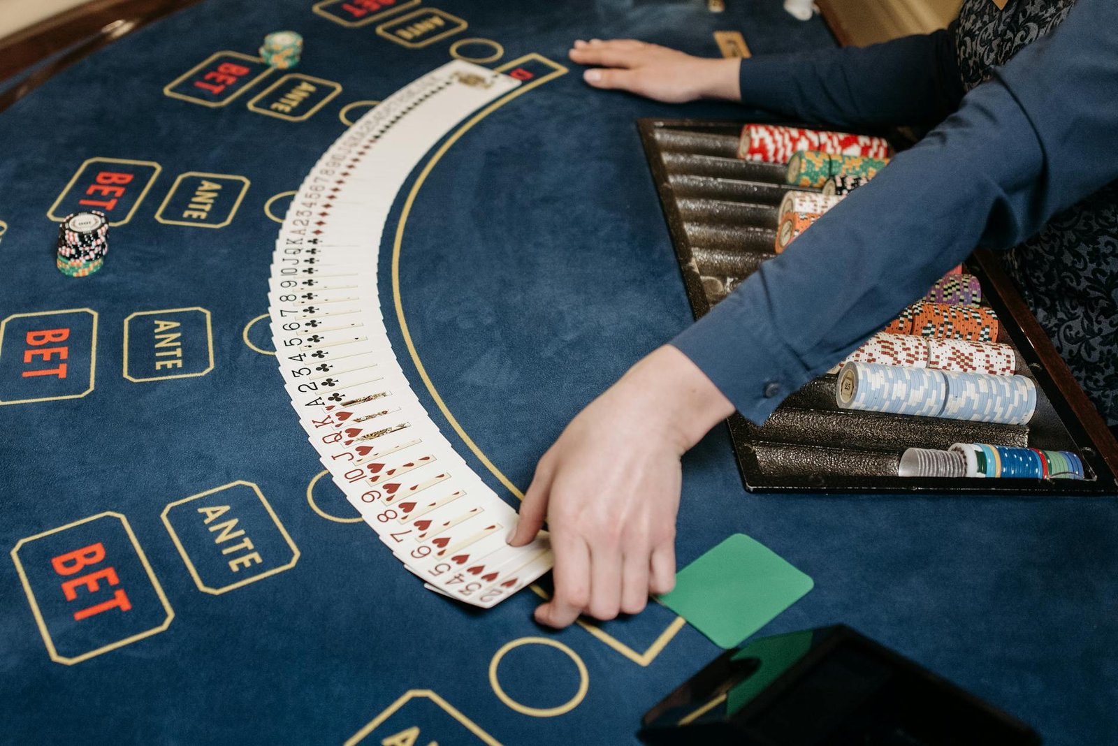 a dealer spreading the playing cards - jeu de poker